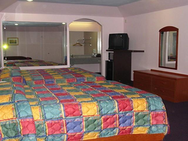 Travelers Inn And Suites ليبرتي الغرفة الصورة
