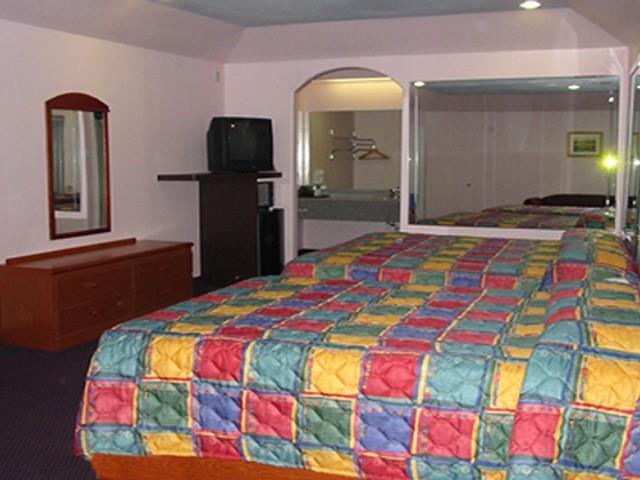 Travelers Inn And Suites ليبرتي الغرفة الصورة